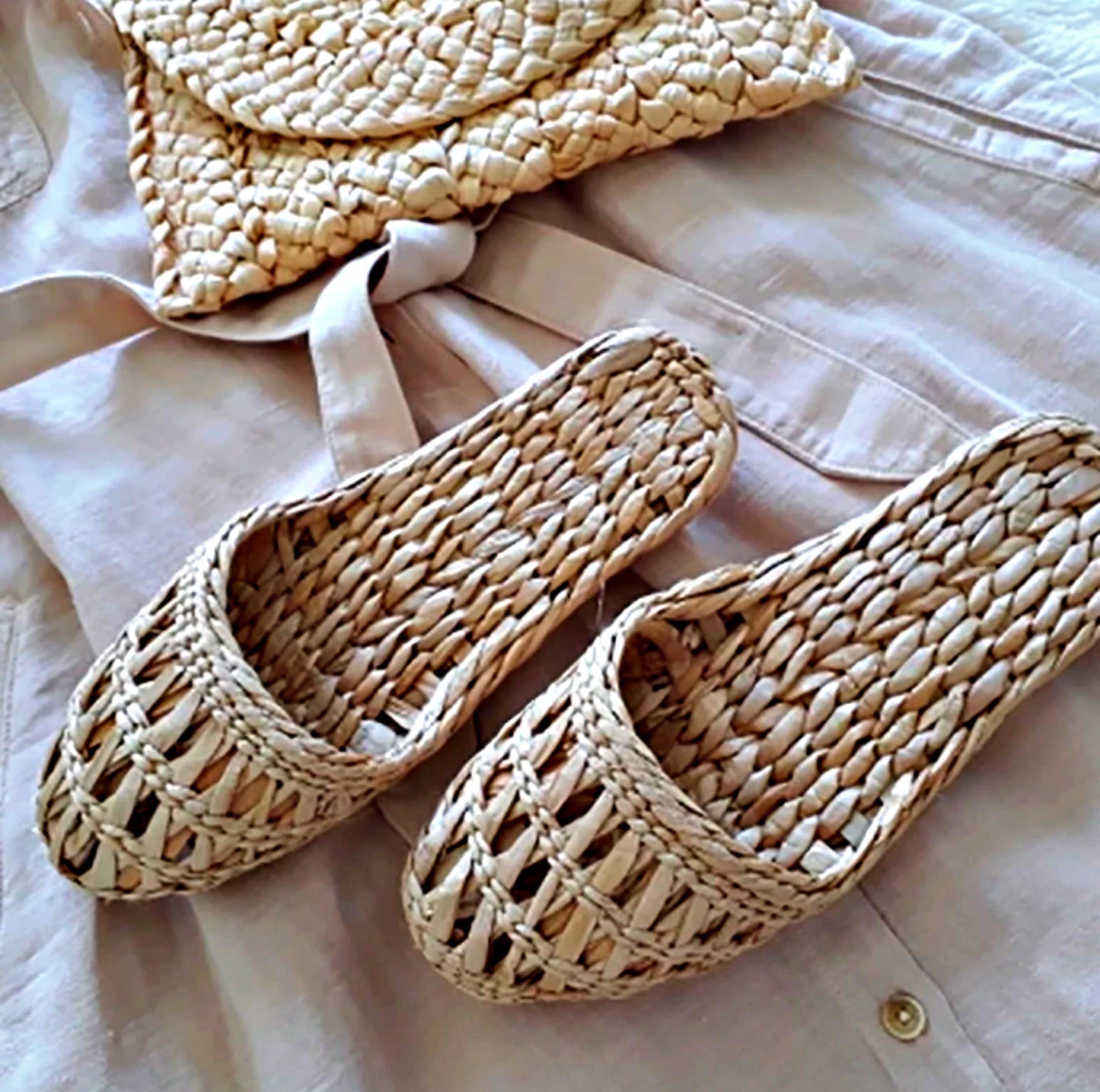 Eco-Friendly Spa Straw Slippers — Natural, Breathable & Comfortably Lightweight
